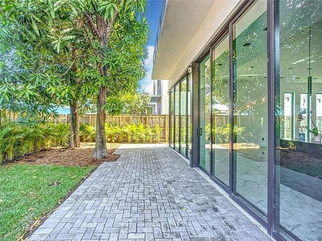 Foto del edificio - 3069 SW 27th Terrace