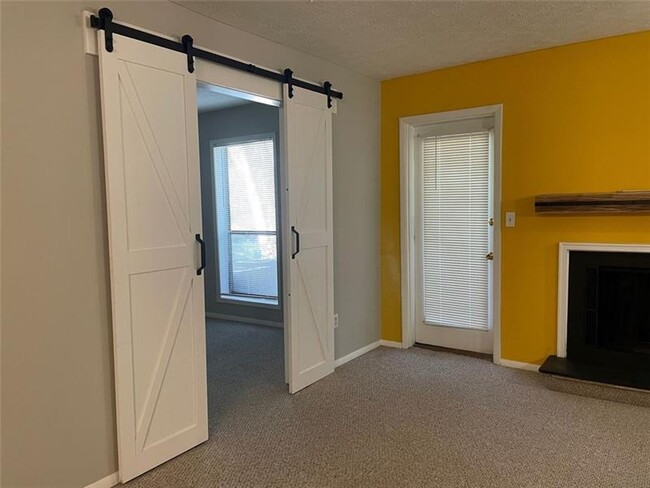 Building Photo - 903 Dunbar Dr
