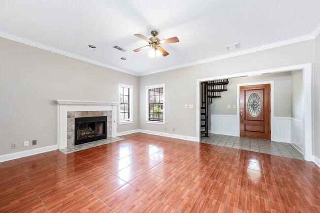 Foto del edificio - 2245 N Austin Ave