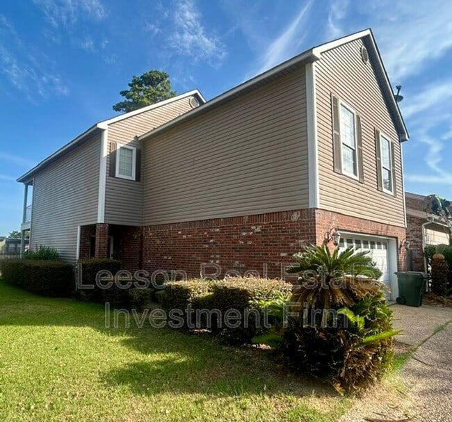 Building Photo - 5721 S Lakeshore Dr