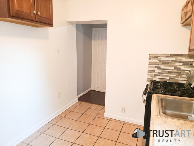 Building Photo - 3 Bedroom House in South Philadelphia(Sect...