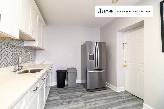 Foto del edificio - Room in Shared 3 bed/1 bath home