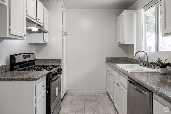 2BR, 2BA - 950SF - Kitchen - Chaumont Villas Apartments