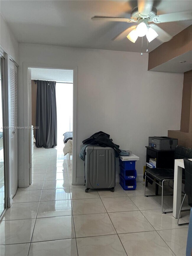 Foto del edificio - 2750 NE 183rd St