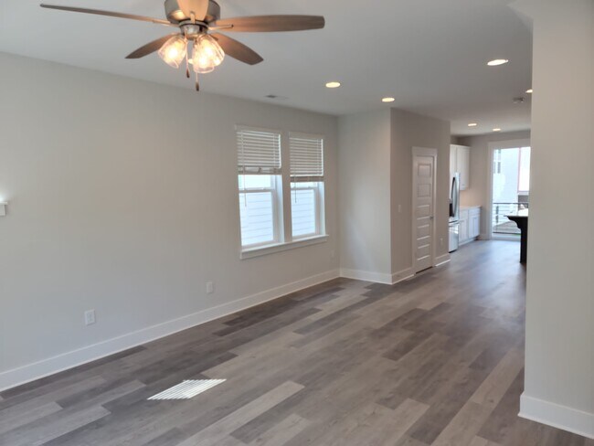 Building Photo - 2241 Electric Ln
