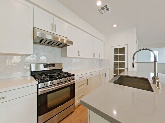 Foto del edificio - Los Alamitos Condo - 3 Bedroom / 2.5 Bathr...