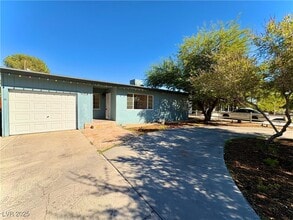 Building Photo - 1425 Bracken Ave