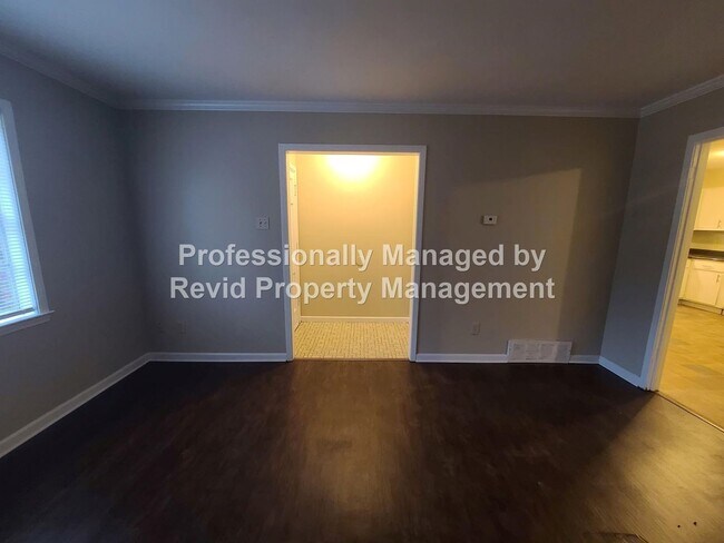 Building Photo - Newly Renovated (2023) home in Frayser!