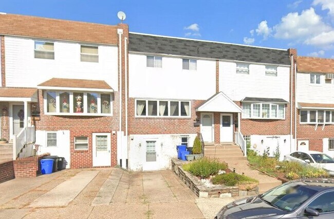 Foto del edificio - 3-Bedroom Townhome in Parkwood with Finished Basement! Available NOW!