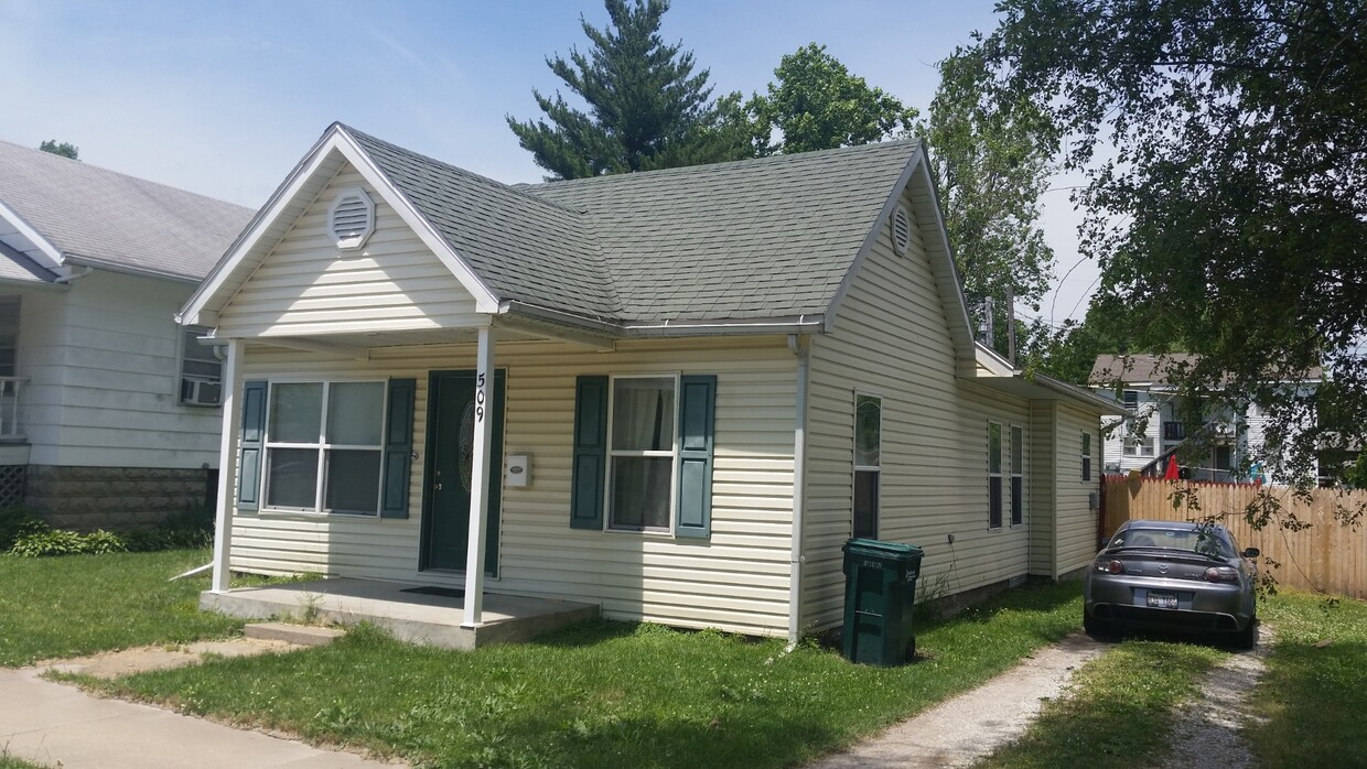 Great location! Close to ATSU, Truman State, & Kirksville Schools. - 509 E Illinois St