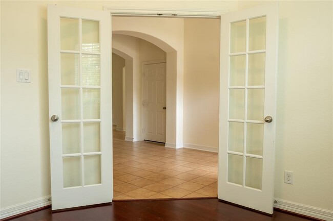 Building Photo - 5410 Valley Country Ln