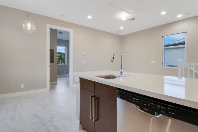 Building Photo - 5029 Grandiflora Rd