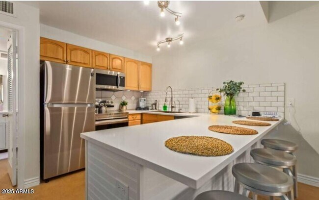 Foto del edificio - 8055 E Thomas Rd
