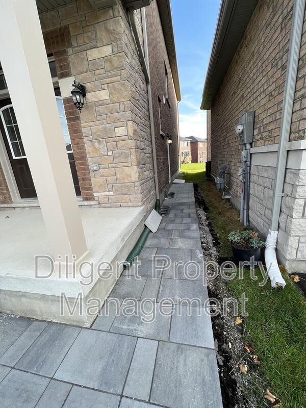Building Photo - 80 Woolacott Ln