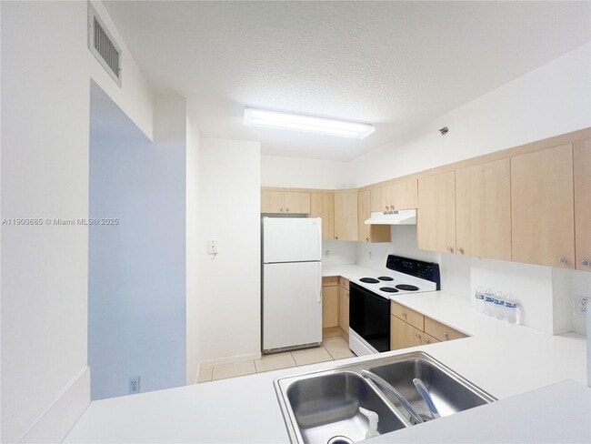 Foto del edificio - 9340 Fontainebleau Blvd