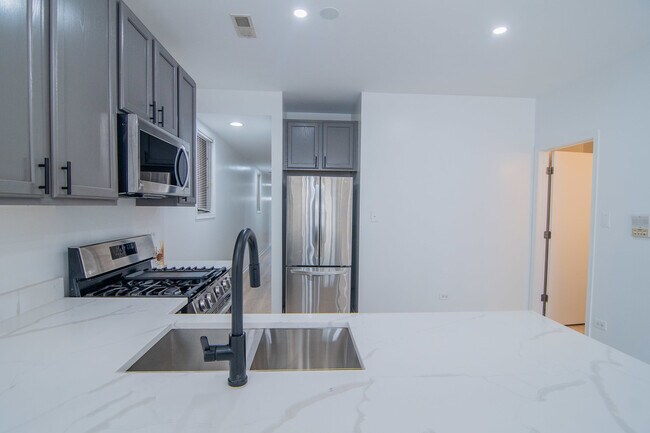 Foto del edificio - 2534 W Harrison St