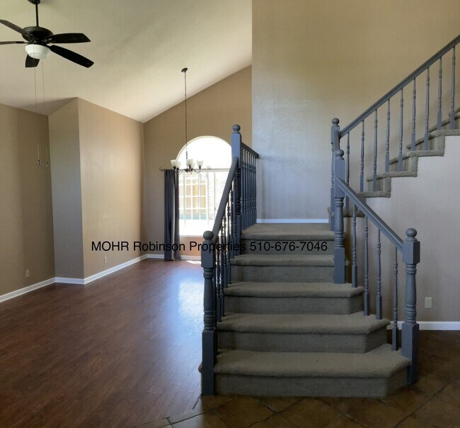 Building Photo - 926 Buckingham Dr