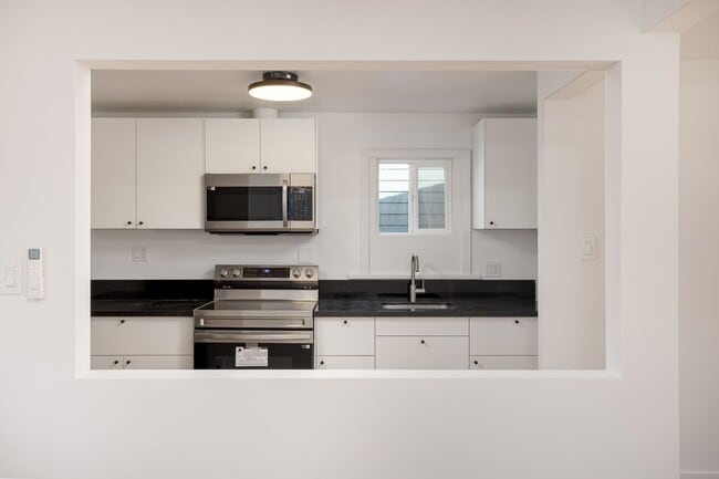 Building Photo - 126 1/2 Franklin Ct