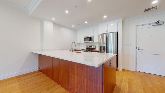 Foto del edificio - 206 Sherman Rd