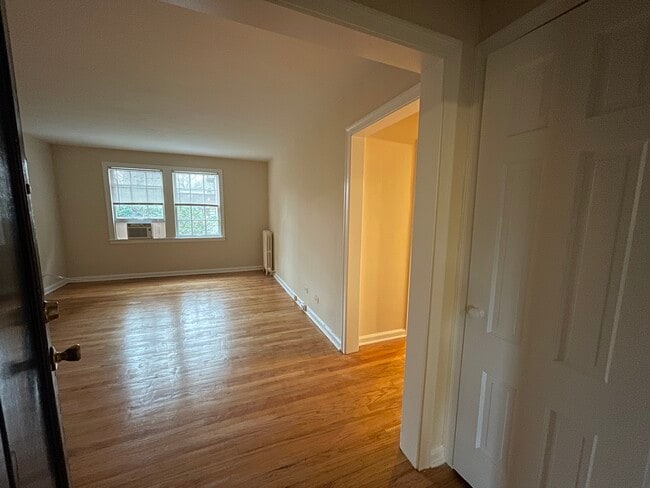 Building Photo - 2830 Thornhill Rd