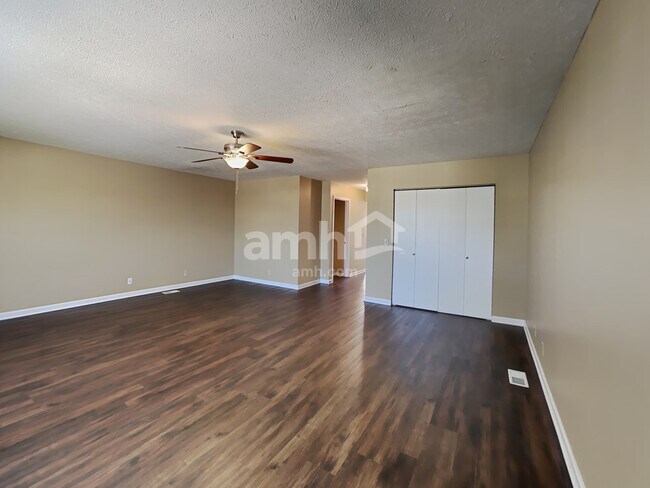 Building Photo - 2011 Lassiter Dr