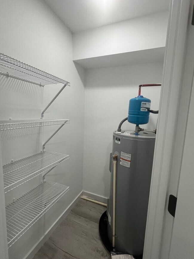 Foto del edificio - 9TH Ave Dr NE 2287-2289