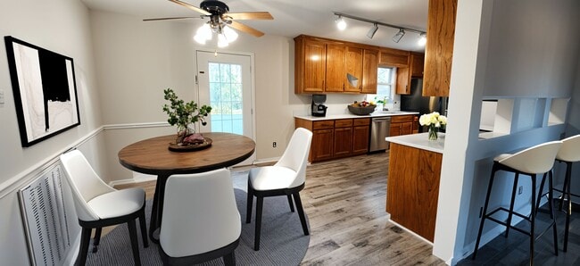 Foto del edificio - 2308 Forrest Fields Dr