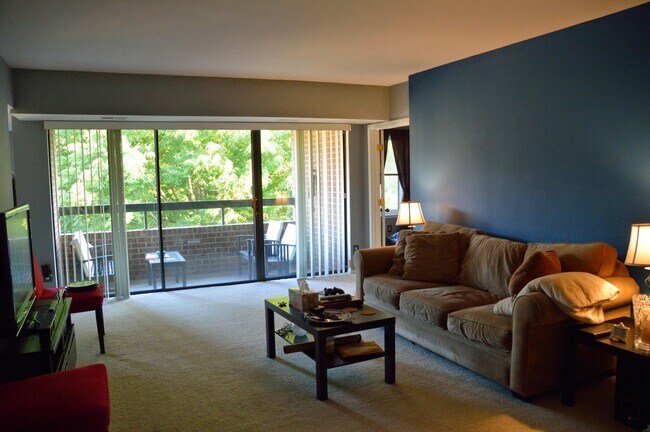 Foto del edificio - 5821 Edson Ln
