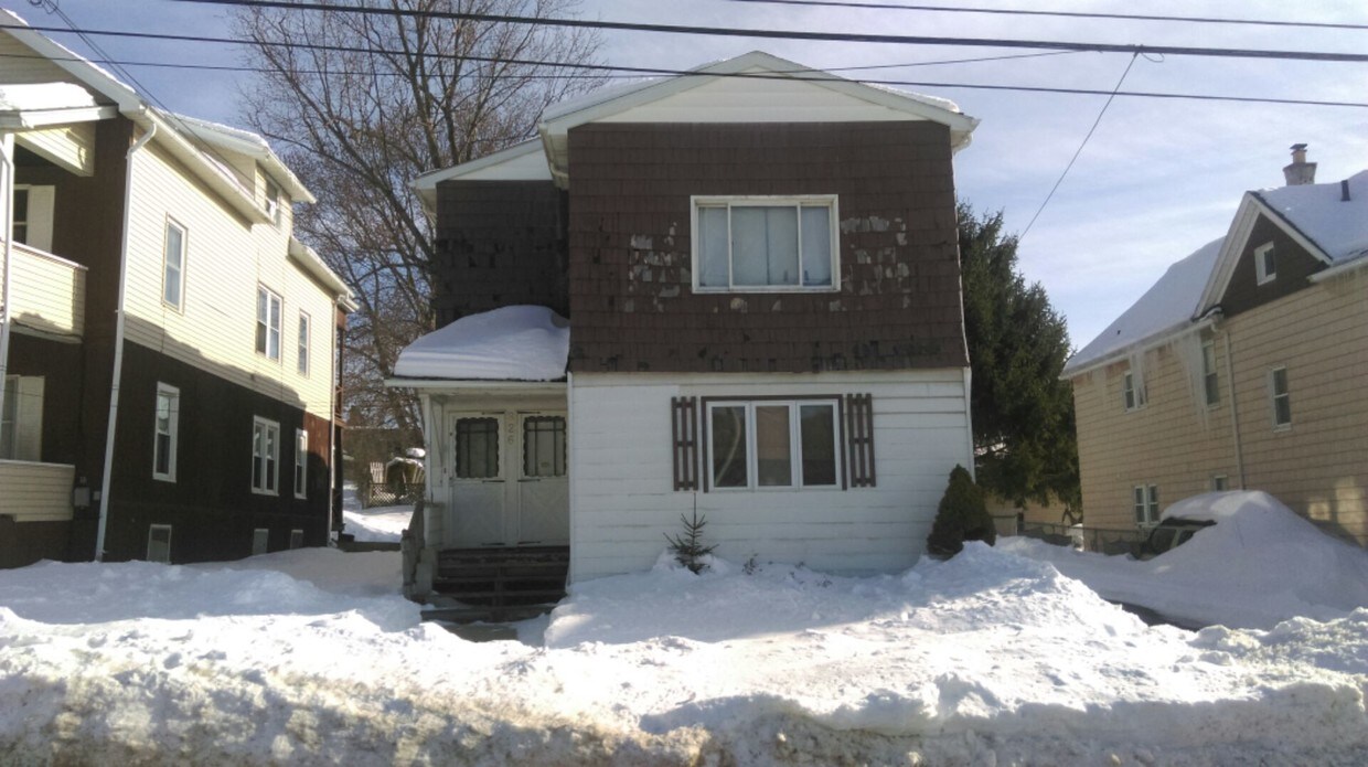 Frontal View 326 Robinson Street - 326 Robinson St