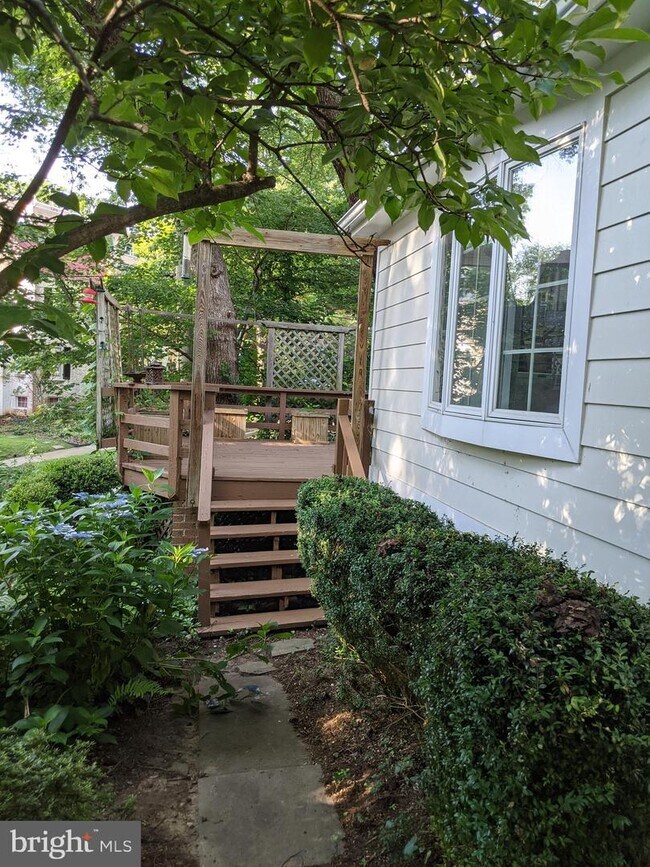 Foto del edificio - 4855 Reservoir Rd NW