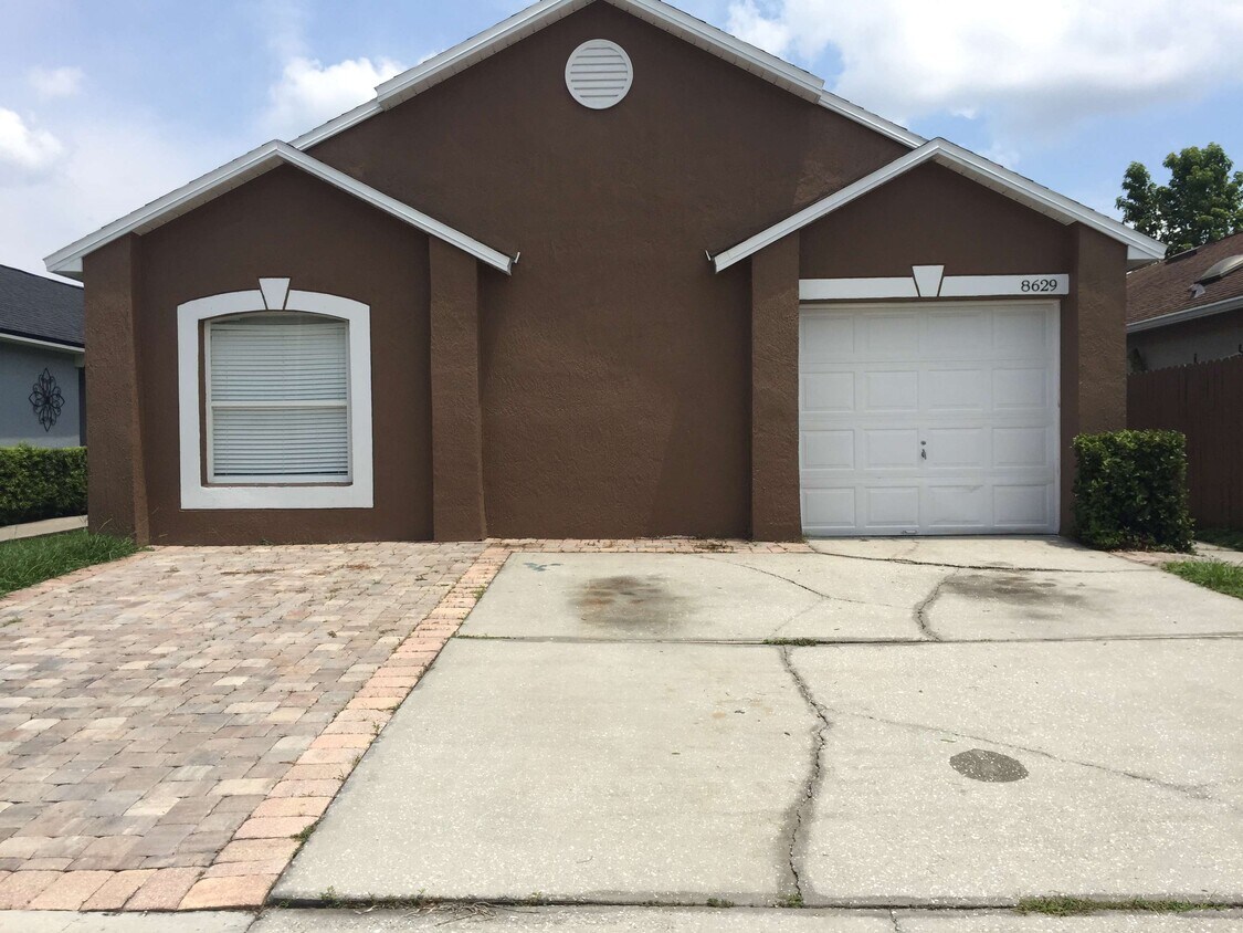 Foto principal - 8629 Claiborne Ct