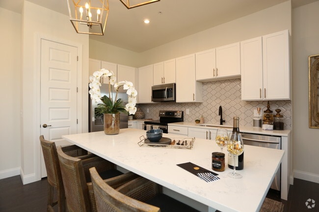 Interior Photo - Luxe at the Highlands