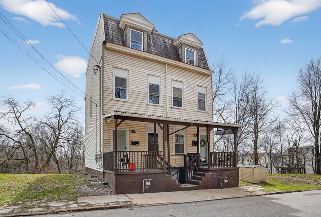 Building Photo - 553 Norman St