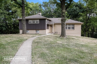 Building Photo - 6241 N Robinhood Ln