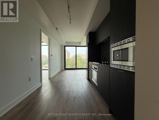 Building Photo - 3009-3009 Novar Rd
