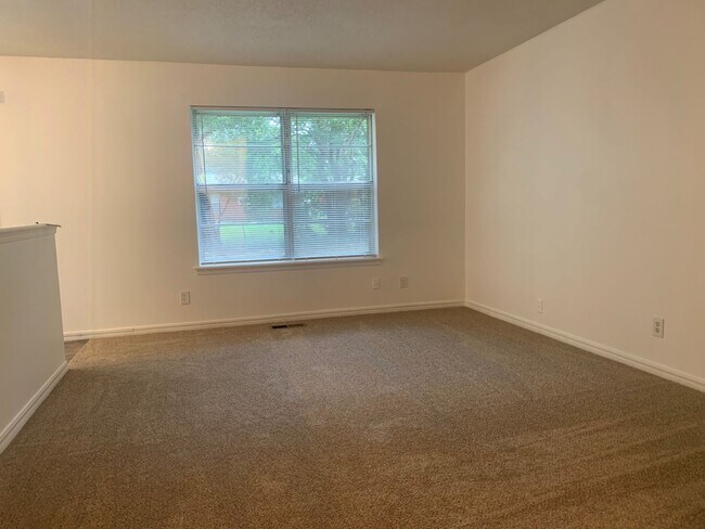 Foto del edificio - Super clean 3 bed 1 bath in Tulsa Schools