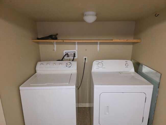 Building Photo - 1 Bed 1 Bath Near Downtown