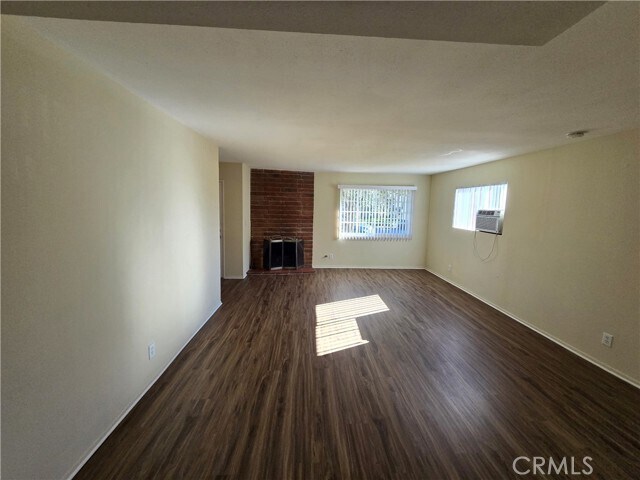 Foto del edificio - 359 Woodland Pl
