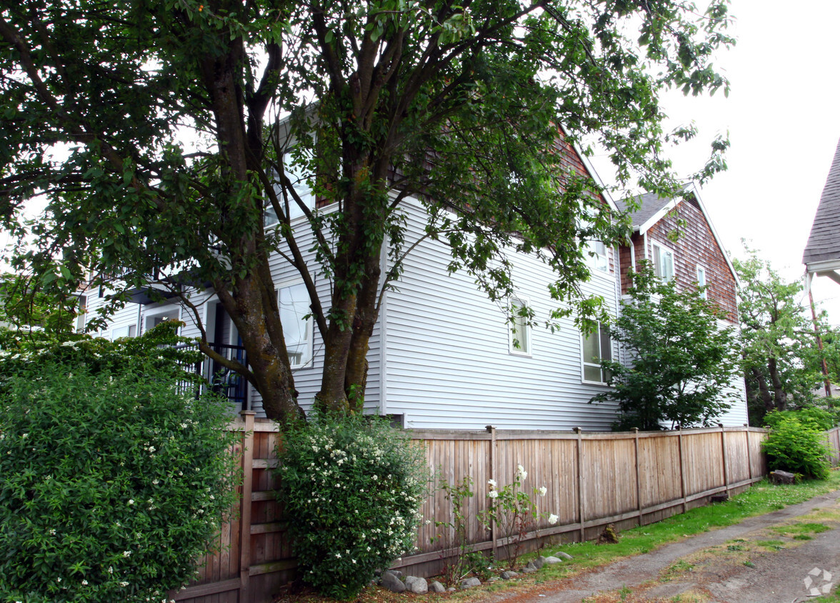 Building Photo - 639 NW 85th St