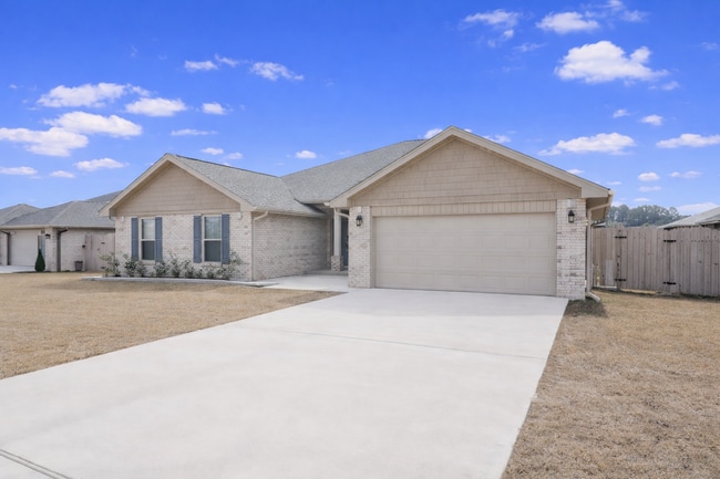 Building Photo - 5833 Crestlake Dr