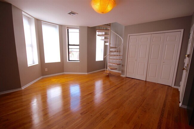 Building Photo - 220 48th St