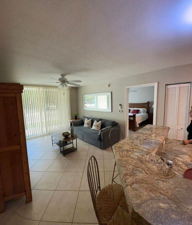 Foto del edificio - 805 Villa Cir
