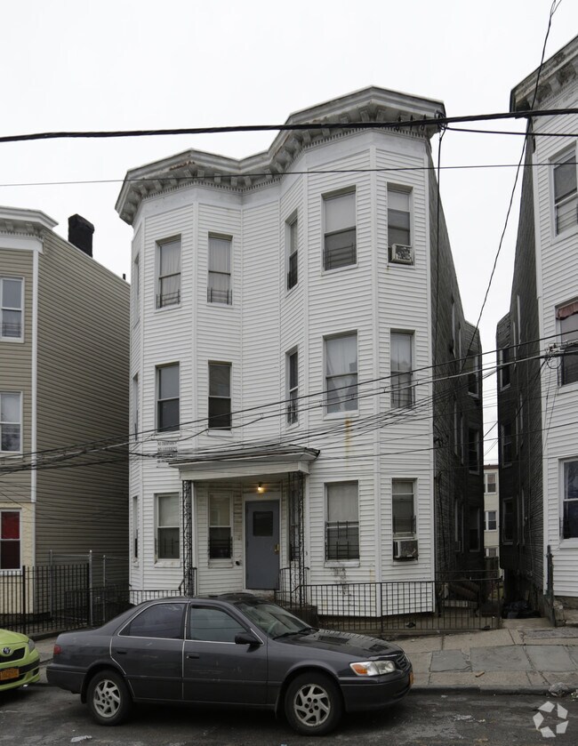 Building Photo - 49 Cliff St