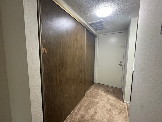 Foto del edificio - Stunning Timberlake Lodge Condo in Quiet Arden-Arcade Community!