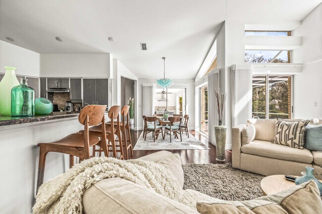 Foto del edificio - 10108 Lake Julia Cir