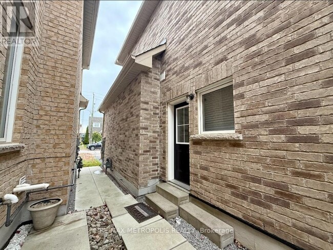 Building Photo - 1418 Gord Vinson Ave