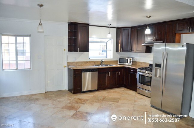 Foto del edificio - 5874 E Adderley Dr