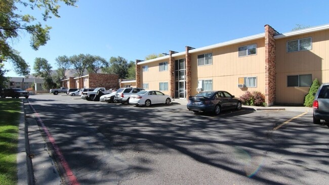 Building Photo - Green Leaf Apartments