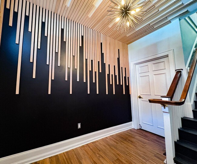 Building Photo - Downtown Living! 2 Bedroom 2 Bath Apartment (No Pets)