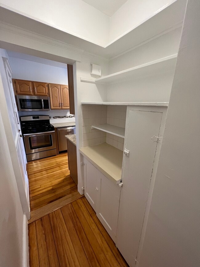 Building Photo - 124 Sutherland Rd